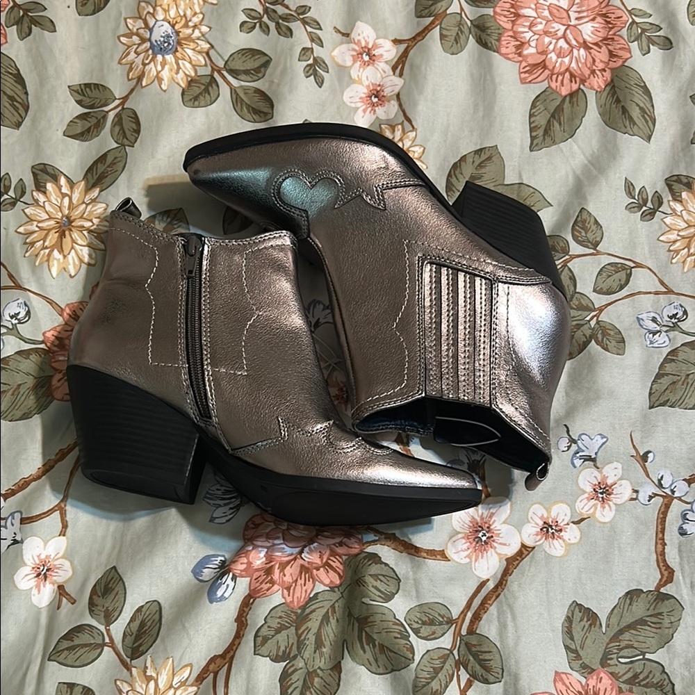 Metallic Ankle Boots from Indigo rd. NWOT NEVER BEEN WORN!!!